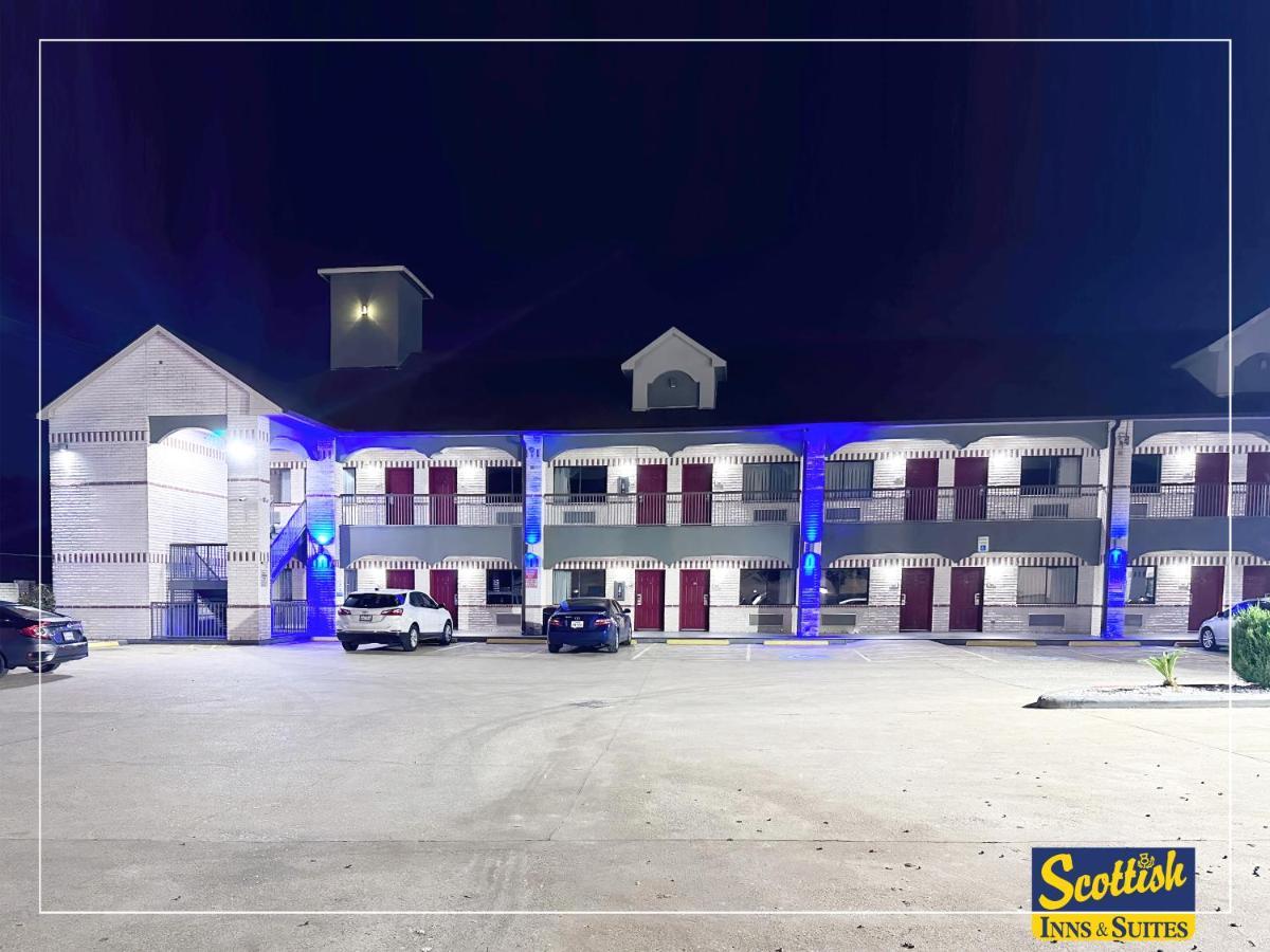 Scottish Inn & Suites Sam Houston Parkway Exterior photo
